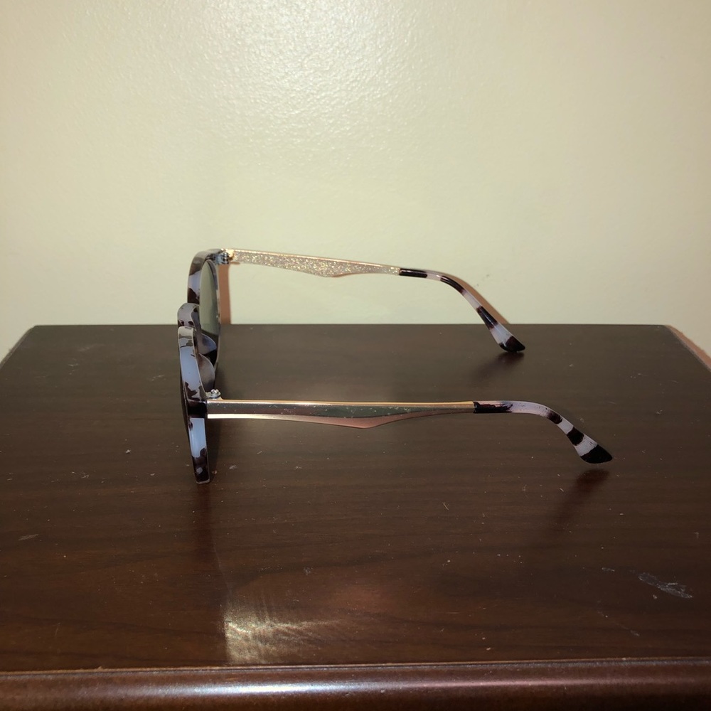 sunglasses 🌞 - Picture 5 of 7